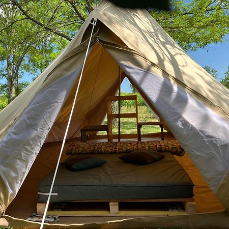 Camping Carrefour De L'Ardeche Saint-Remeze Exterior foto